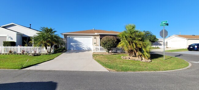 3:2 Villages Villa - 1267 Mount Vernon Way