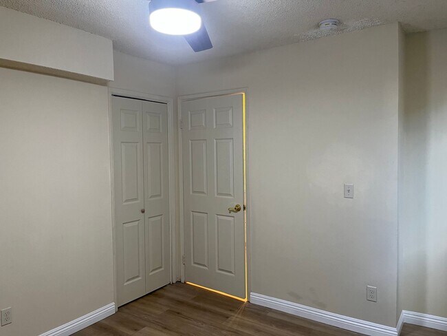 Building Photo - BELLA APARTMENTS: Beautiful 1 Bed / 1 Bath...