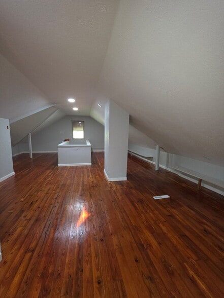 Building Photo - 2101 Tuxedo Ave