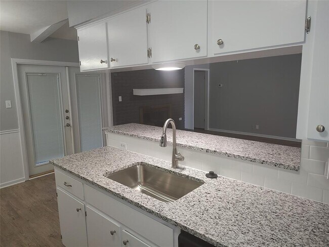 Building Photo - 3304 Woodbriar Ln