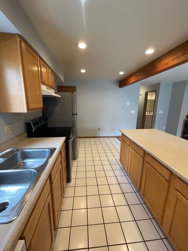 Building Photo - 2163 Indianola Ave
