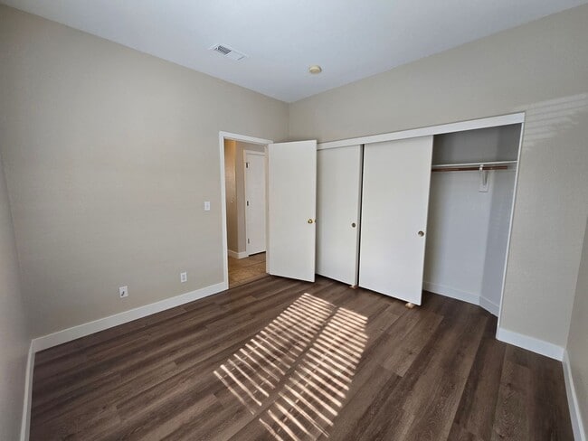 Building Photo - A Fabulous 5 Bedroom Home with 1 Bedroom and 3/4 Bathroom downstairs