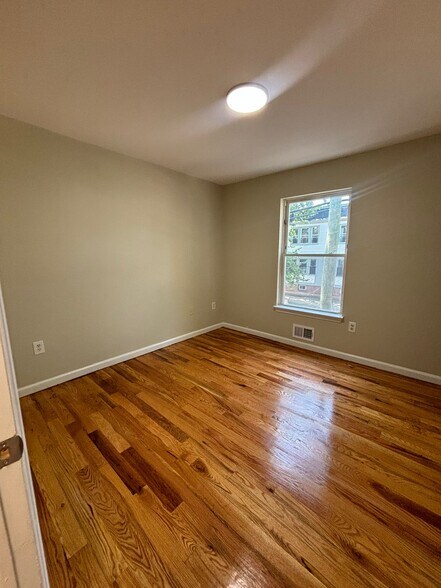 Building Photo - 509 S 19th St