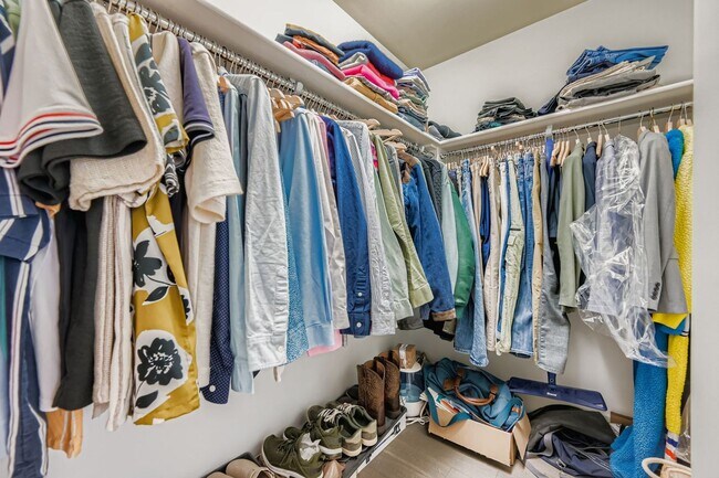 Building Photo - Exquisite Peloton Studio w/ Large Balcony - All the Amenities