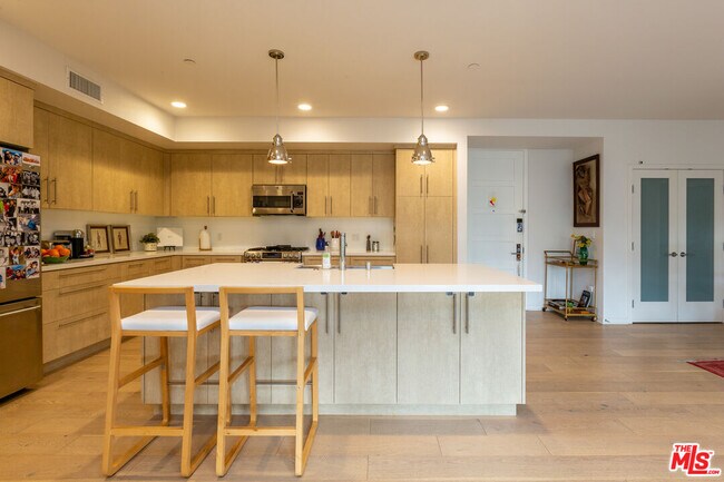 Building Photo - 4240 Laurel Canyon Blvd