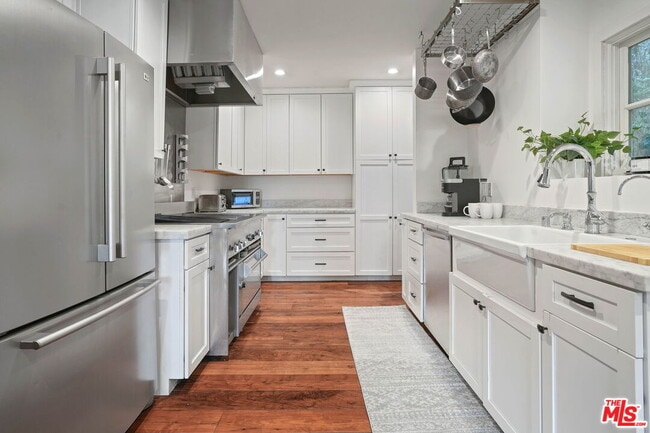 Building Photo - 1531 Marmont Ave