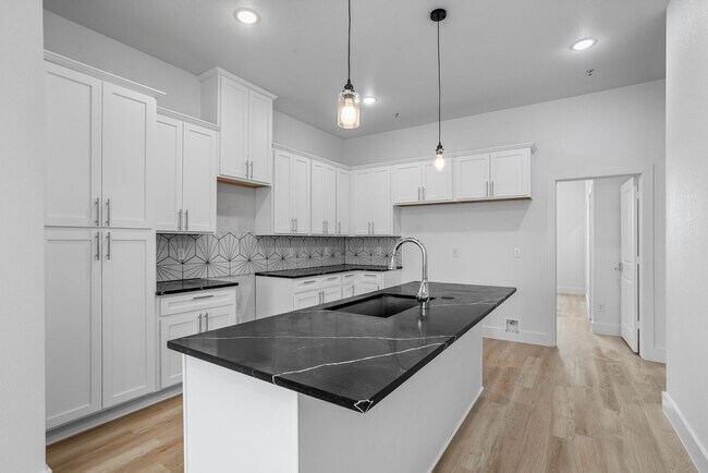 Building Photo - 2400 Benbrook Dr