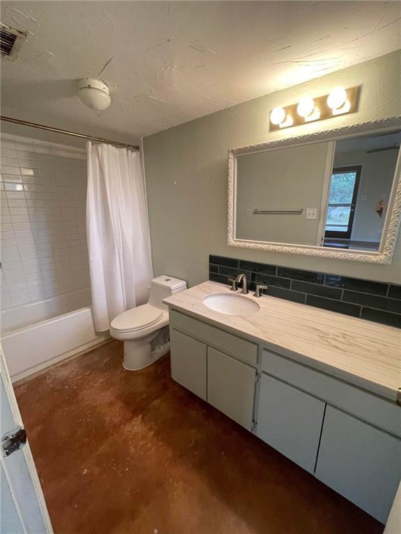 Building Photo - 210 Oak Springs Dr