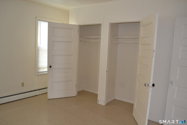 Building Photo - 835 Bank St