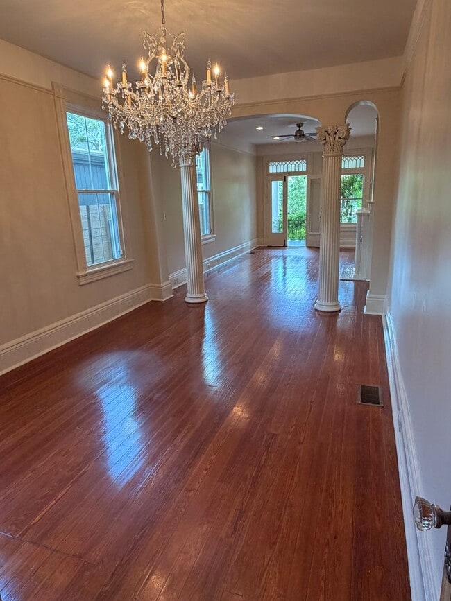 Building Photo - Gorgeous Two Story 3BD/2.5BA w/ Private Fenced in Backyard