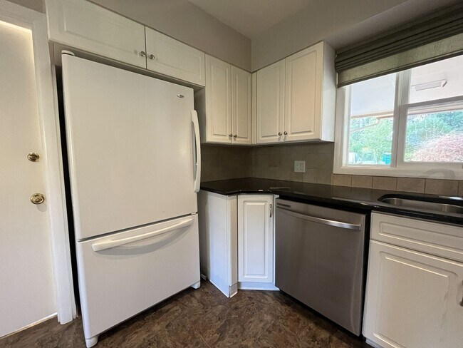 Building Photo - Beautiful 3-Bedroom Home with Remodeled Kitchen, Dual Living Spaces & Spacious Backyard