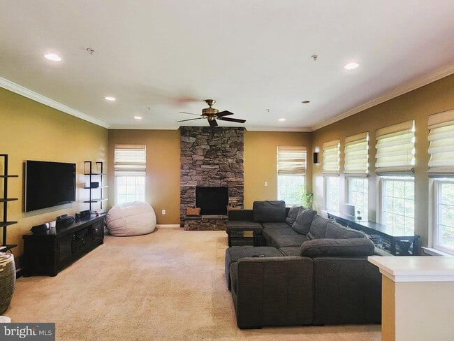 Building Photo - 8008 Race Horse Ln