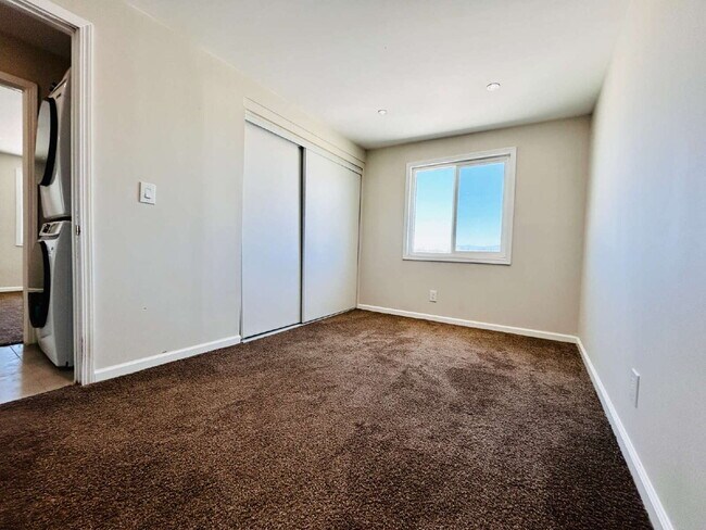 Building Photo - Quiet 2 bd House Surrounded by Open Desert
