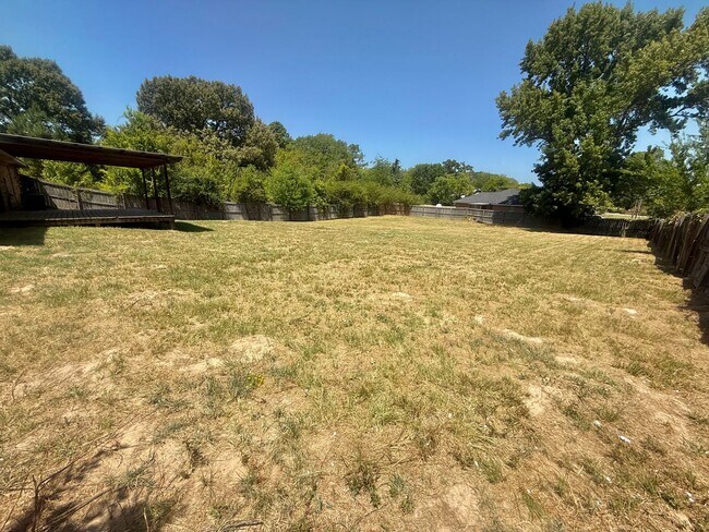 Building Photo - 15210 Oaks W Dr