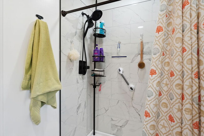 Building Photo - 526 Camellia Ave