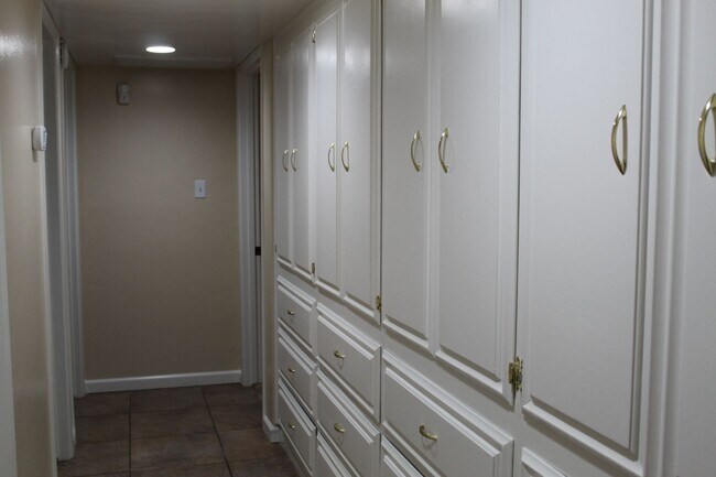 Building Photo - 804 Ferdinand Ct