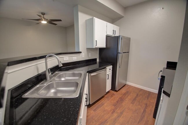 Building Photo - 2320 Gracy Farms Ln