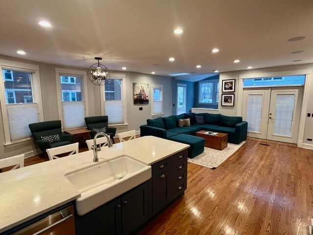 Building Photo - 3700 N Hermitage Ave