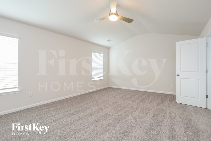 Building Photo - 701 Birchcrest Wy
