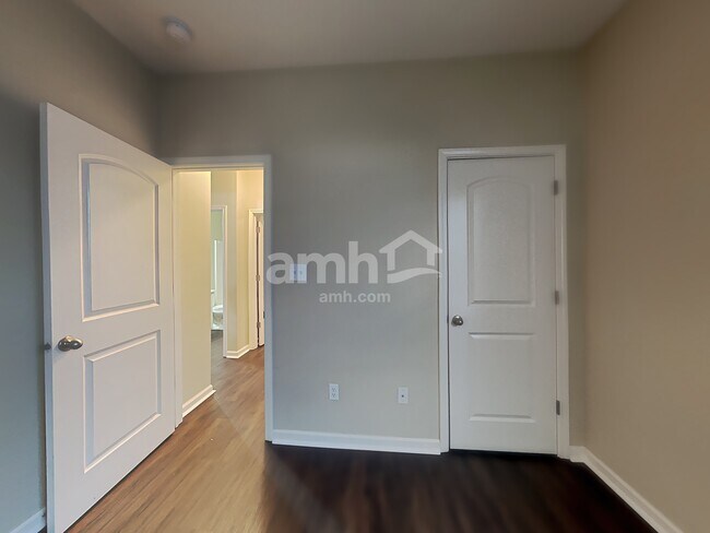 Building Photo - 15476 Old Pond Cir