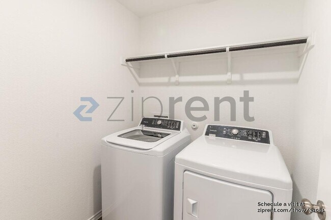 Building Photo - 2301 Four Waters Lp