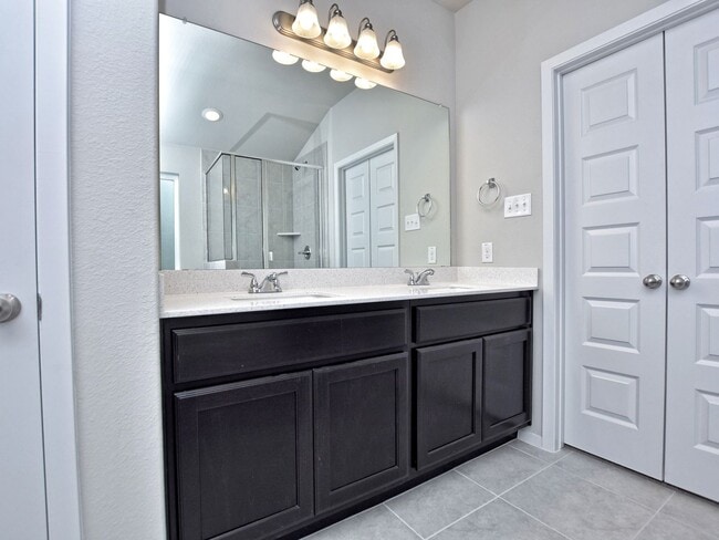 Building Photo - 4 BR / 2 BA - 1813 SF One-Story Home - Lago Vista!