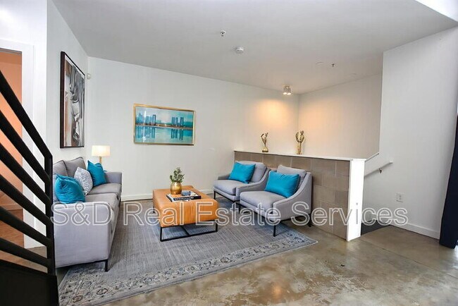 Building Photo - 5008 S MacDill Ave