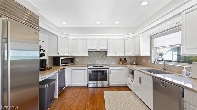 Building Photo - 877 7th St S