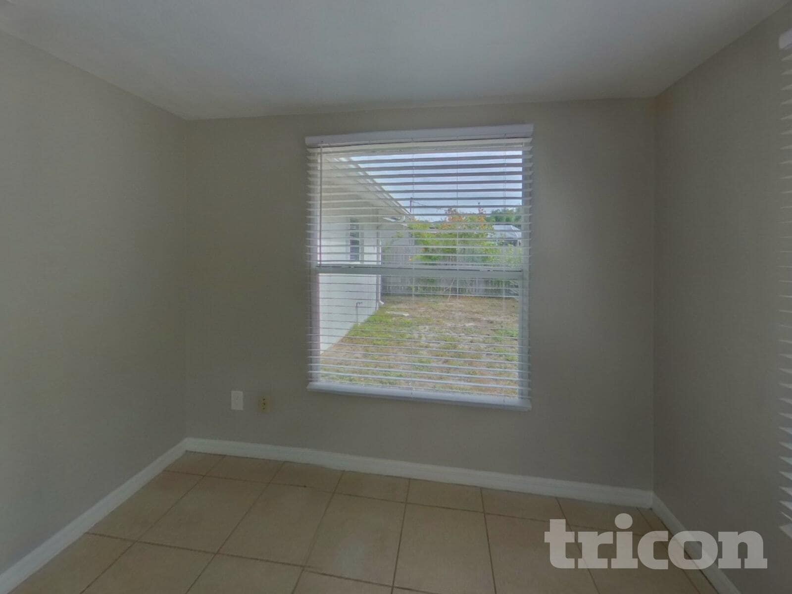 Building Photo - 2529 Brentwood Dr