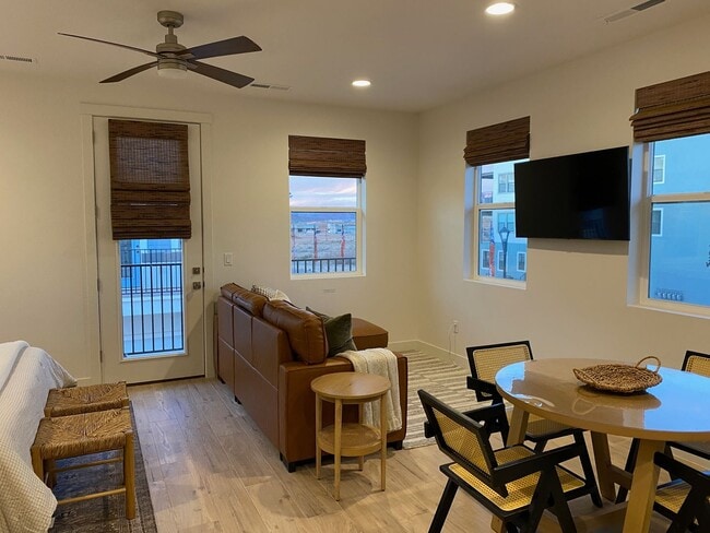 Building Photo - Newer Fully Furnished Private Studio Casit...