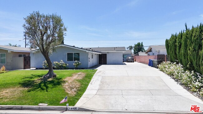 Primary Photo - 14420 Rosecrans Ave