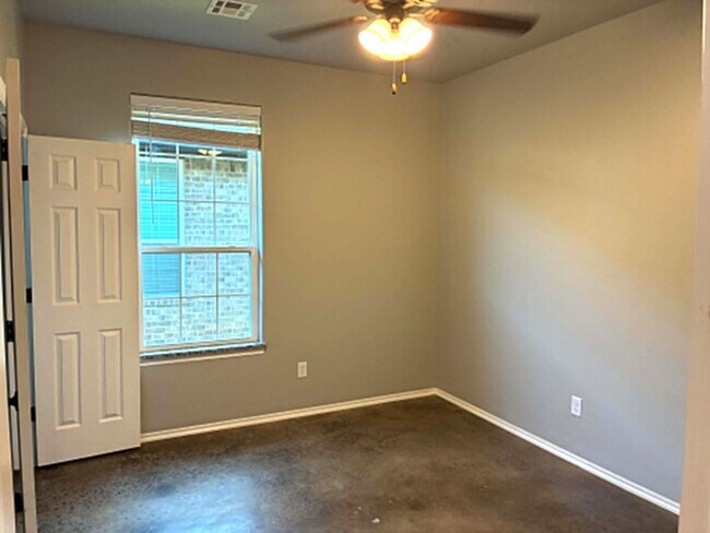 Building Photo - 7508 Redbud Villas Ct