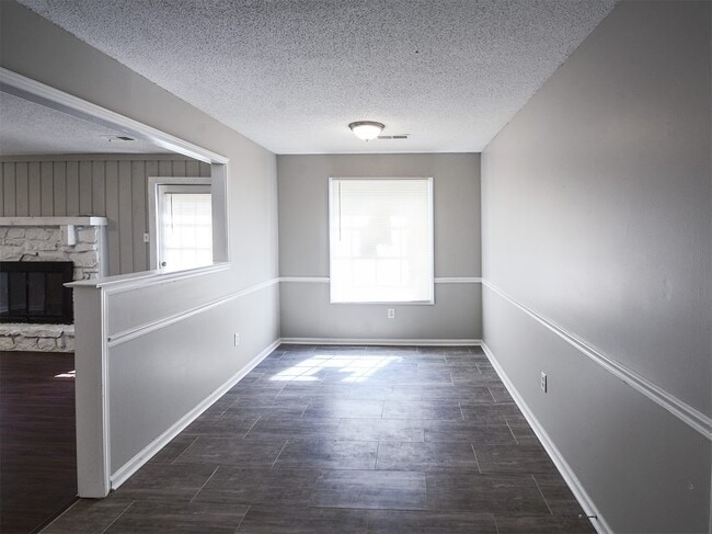 Building Photo - Newly renovated 4 bed, 2 bath home near Germantown with easy access to 385.