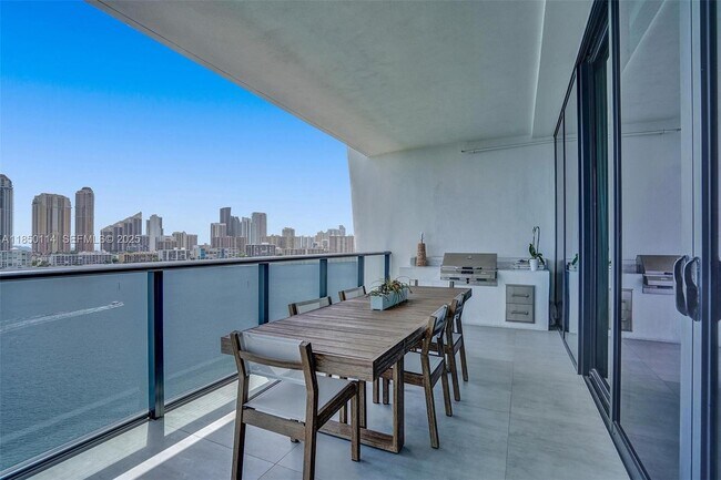 Building Photo - 5000 Island Estates Dr