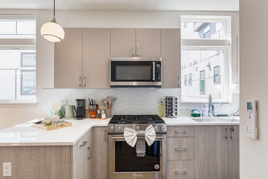 Building Photo - 2122 3rd Ave N