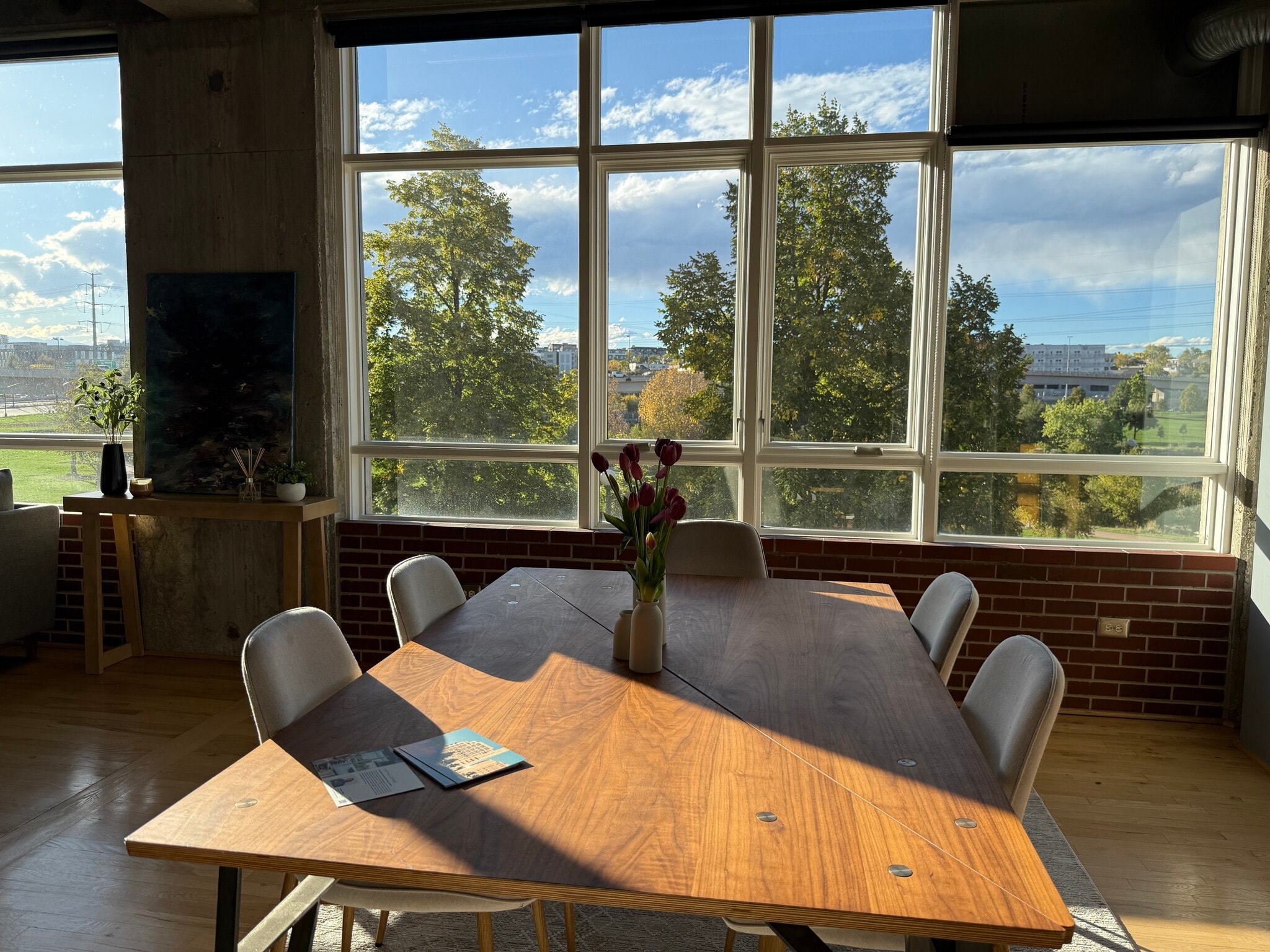 Building Photo - 2000 Little Raven St