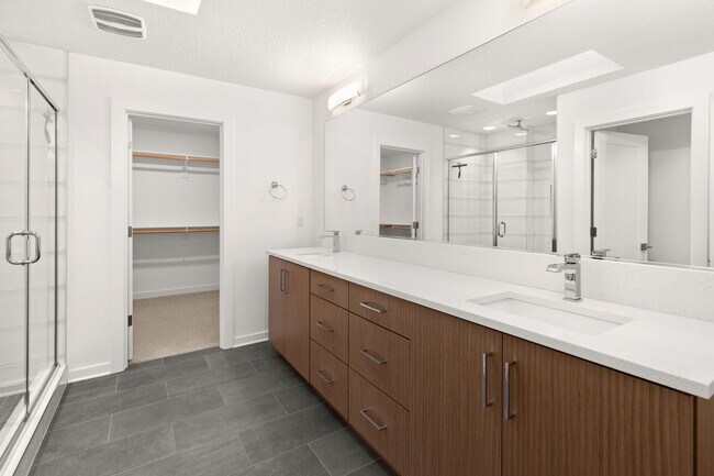 Building Photo - Stunning, Modern 4 bed home with attached ADU in King Neighborhood - AVAILABLE NOW!!