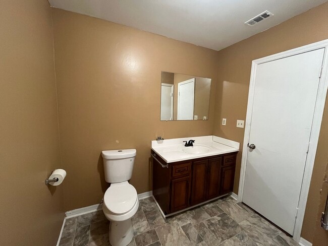 Building Photo - 3 Bedroom + Bonus Room Home in Sunset Park!