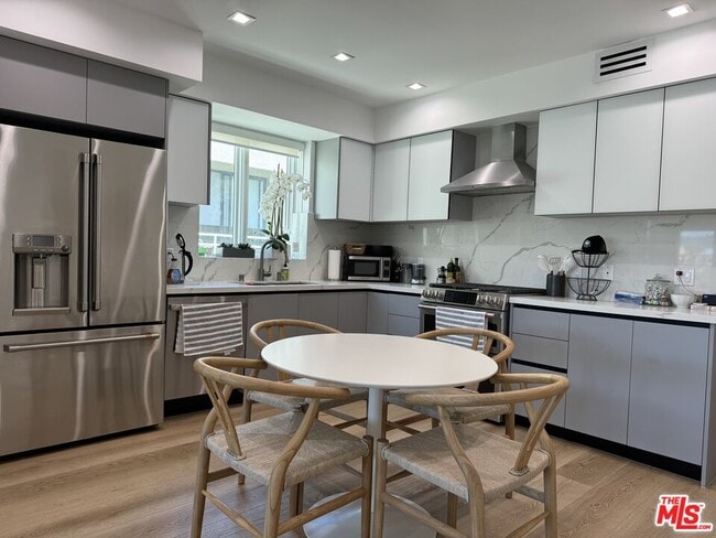 Building Photo - 9842 Vidor Dr