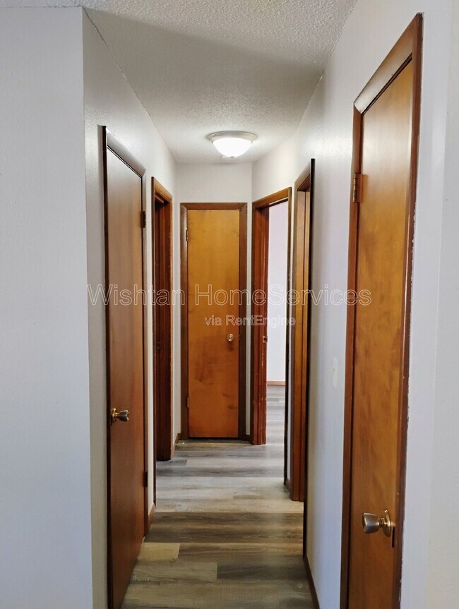 Building Photo - 223 S F St