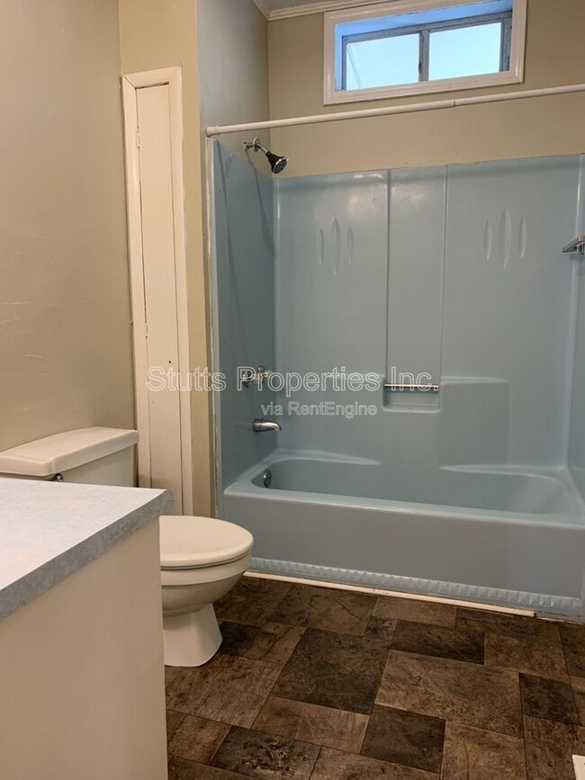 Building Photo - 713 Meridian St