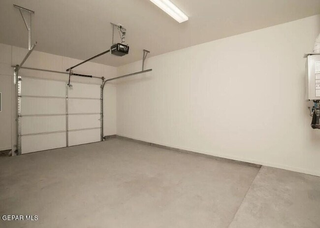 Building Photo - 1074 Hoppas St