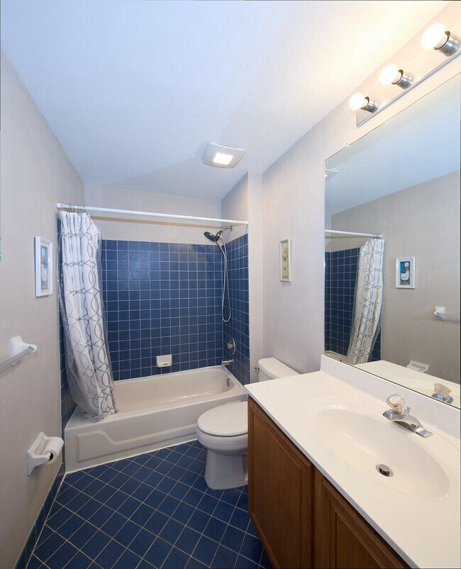 Building Photo - 3604 N Carriage Ct