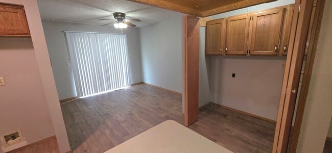 Building Photo - 2 Bedroom 2 Bathroom Duplex! Southwest Springfield! $1050! Kickapoo School District!