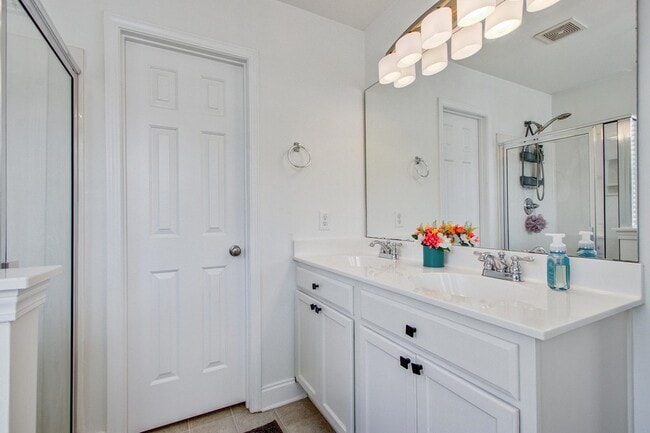 Building Photo - 9624 Scarborough court