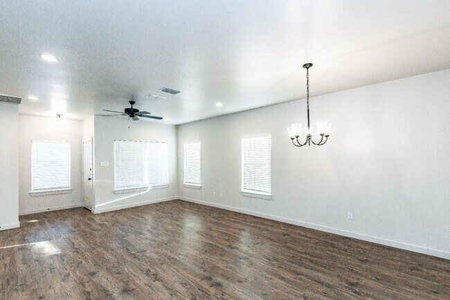 Building Photo - 1006 N 7th St