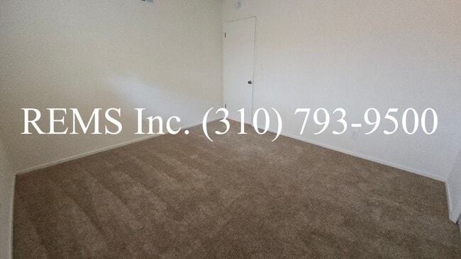 Building Photo - Large 4 Bedroom Single-Family Home with Pool & 2-Car Garage