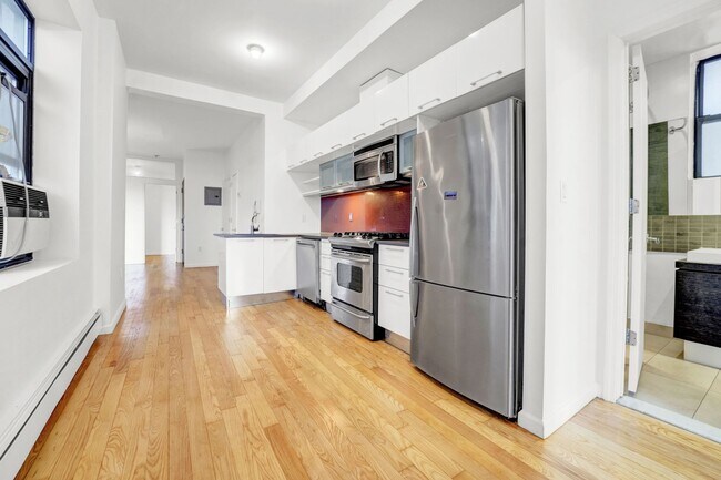 Building Photo - Modern  1-Bedroom with Home Office and Private Terrace DW/WD