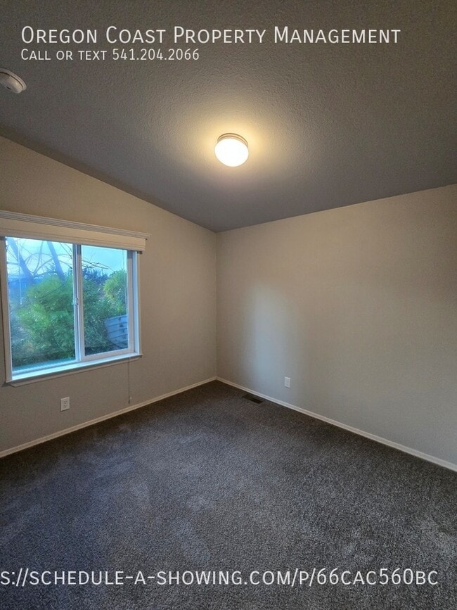 Building Photo - 15 N Hillside Dr