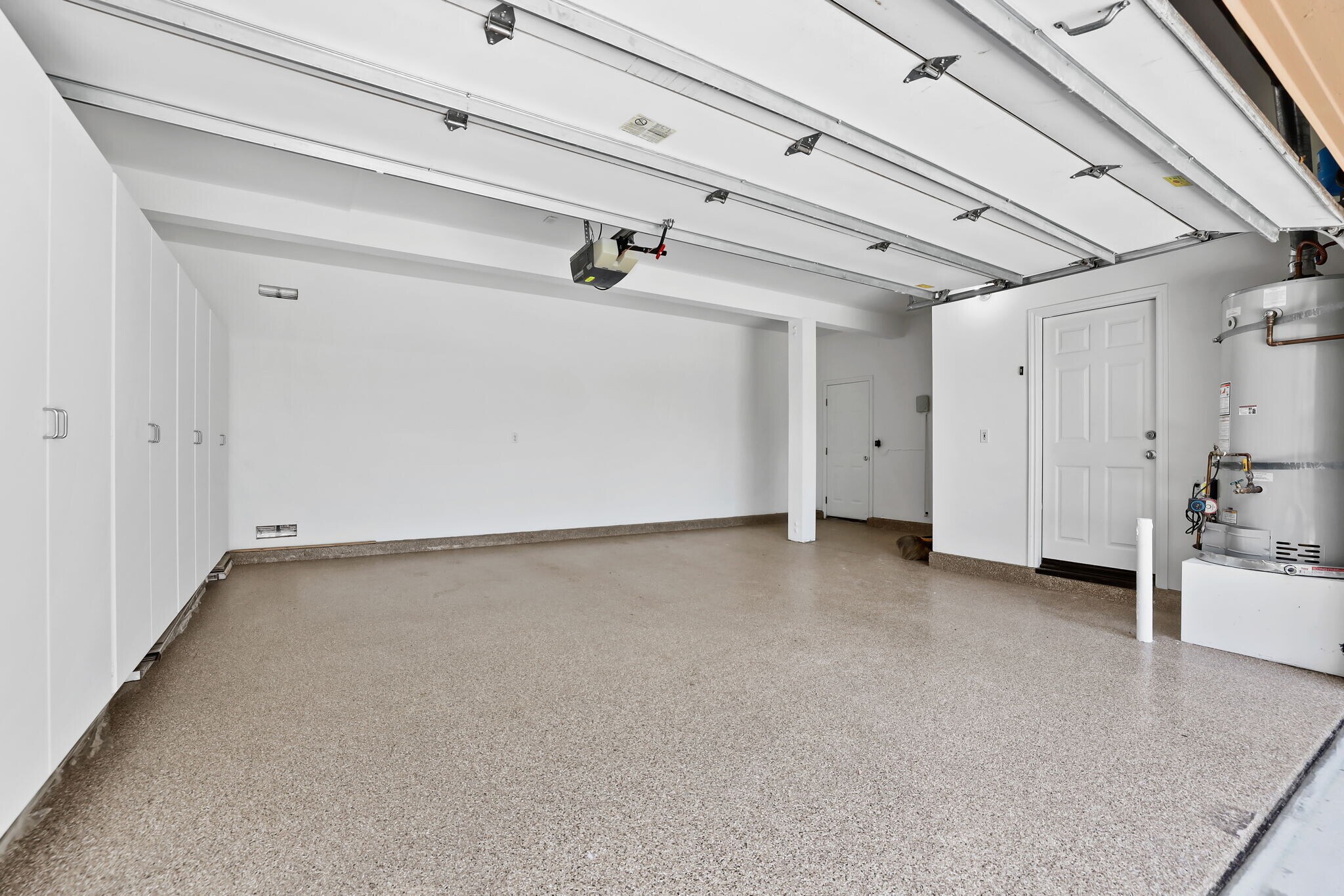 Fully finished garage - 5142 Pearce Dr